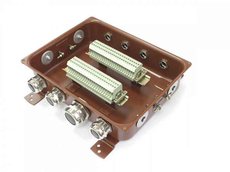 Коробка соединительная КС-40 УХЛ1,5 IP65 латунный ввод | zeta30352 | ЗЭТАРУС (Завод электротехнической арматуры)