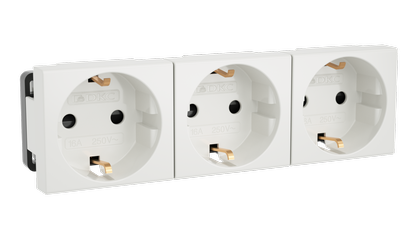 Тройная розетка Viva белая | 45003 | DKC