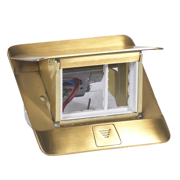 Выдвижной розеточный блок - неукомплектованный - IP 40 - 3 модуля - латунь | 054015 | Legrand