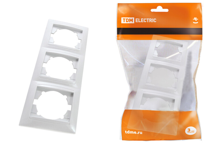 Рамка 3-х постовая горизонтальная белая "Лама" | SQ1815-0031 | TDM